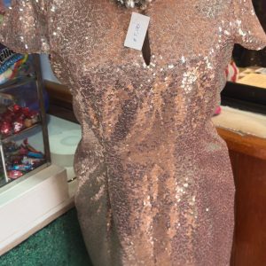 Vestido Rosa con Collar